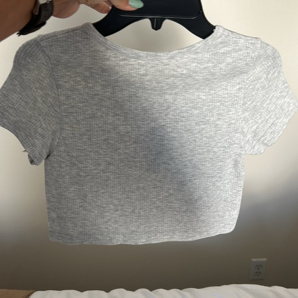 New grey crop top - Picture 3 of 3